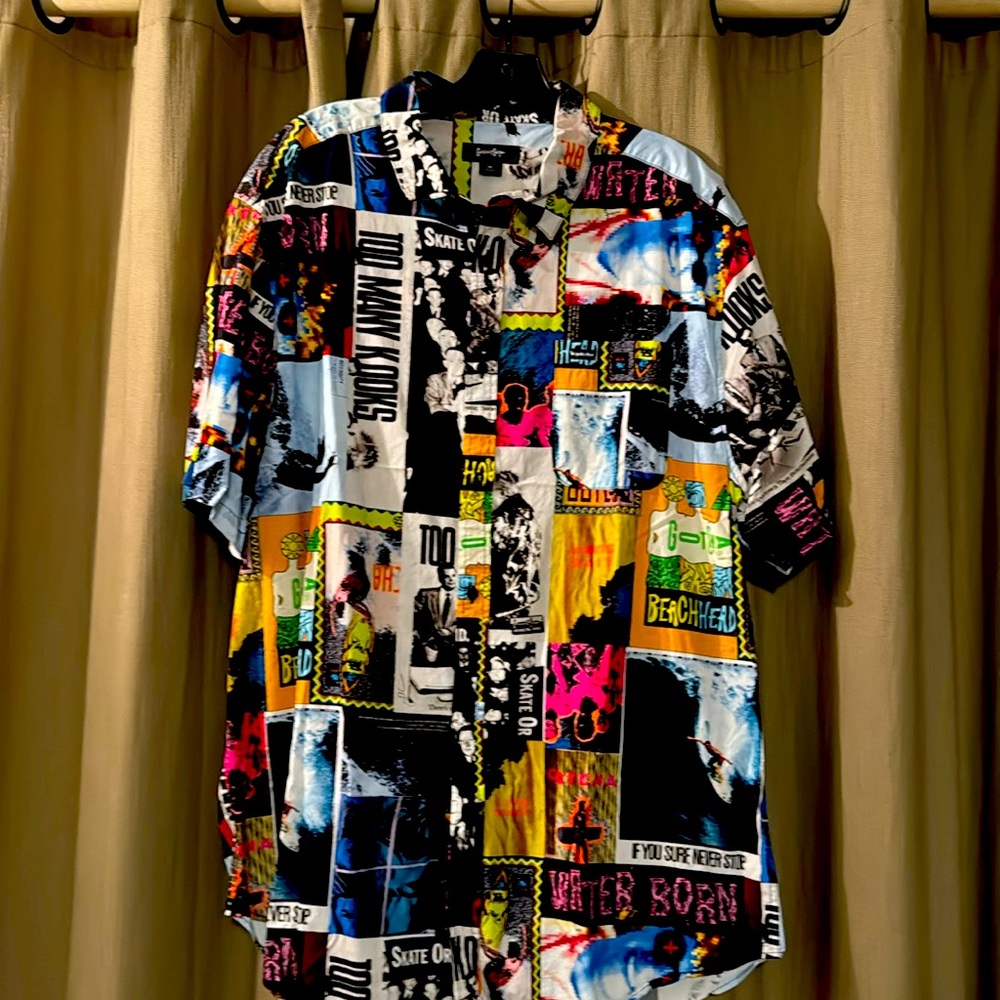Gotcha Mens xl casual surf theme shirt